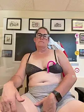 Snapshot of CuriousMadame chatting on 08.09.26 CuriousMadame online show from 08.09.26