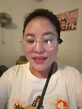 Snapshot of Lina-Naughty chatting on 04.24.26 Lina-Naughty online show from 04.24.26