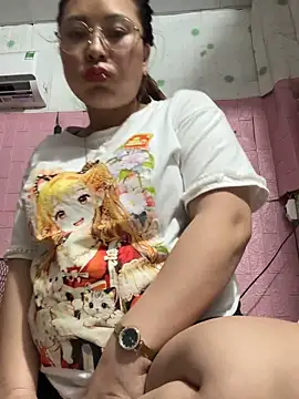 Snapshot of Lina-Naughty chatting on 04.25.26 Lina-Naughty online show from 04.25.26