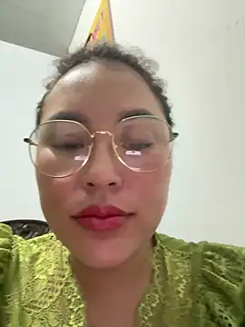 Snapshot of Lina-Naughty chatting on 04.26.26 Lina-Naughty online show from 04.26.26