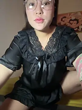 Snapshot of Lina-Naughty chatting on 05.01.26 Lina-Naughty online show from 05.01.26