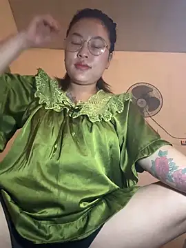 Snapshot of Lina-Naughty chatting on 05.18.26 Lina-Naughty online show from 05.18.26