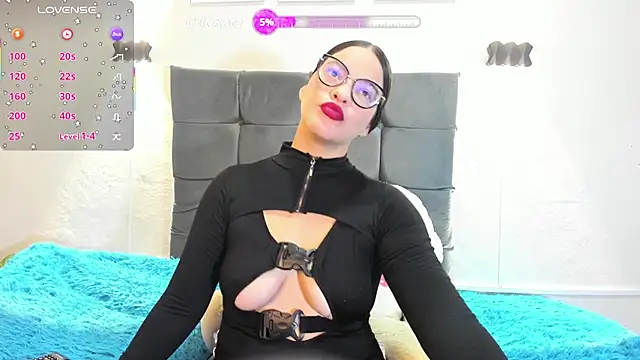 Snapshot of Valeri_Martin chatting on 05.25.26 Valeri Martin online show from 05.25.26