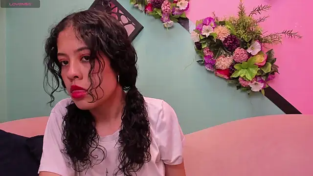 Snapshot of Kaira_luxury chatting on 06.30.26 Kaira luxury online show from 06.30.26