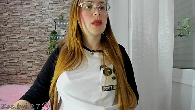 Snapshot of Zoe_brk chatting on 06.12.26 Zoe brk online show from 06.12.26