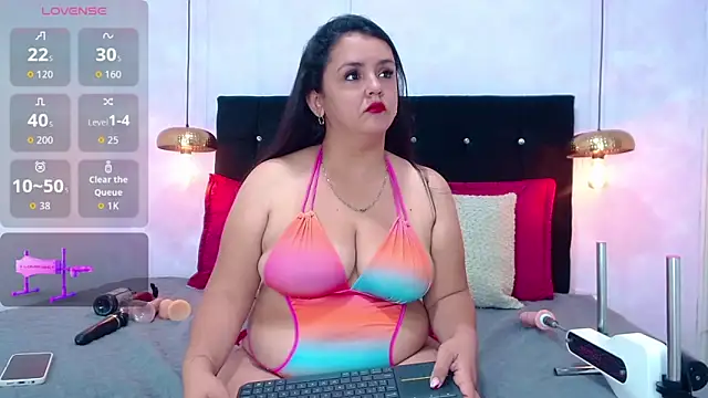 Snapshot of KeiraBrook chatting on 04.06.26 KeiraBrook online show from 04.06.26