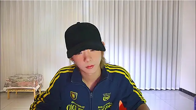 Snapshot of wumei-001 chatting on 04.08.26 wumei-001 online show from 04.08.26