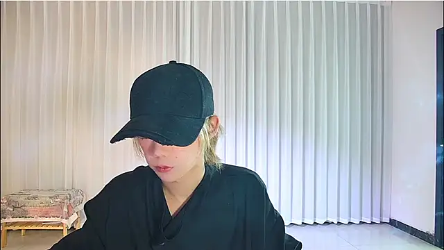 Snapshot of wumei-001 chatting on 04.09.26 wumei-001 online show from 04.09.26