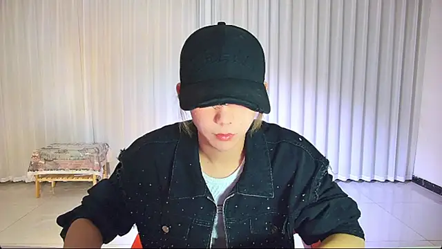 Snapshot of wumei-001 chatting on 04.11.26 wumei-001 online show from 04.11.26