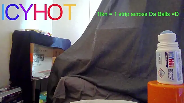 Snapshot of barebearstudio chatting on 04.22.26 barebearstudio online show from 04.22.26