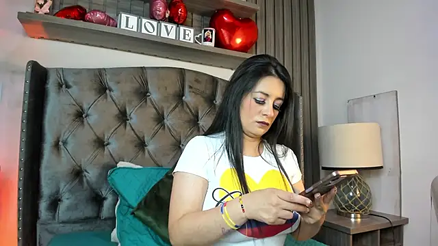 Snapshot of Mirandha_QM chatting on 06.11.26 Mirandha QM online show from 06.11.26