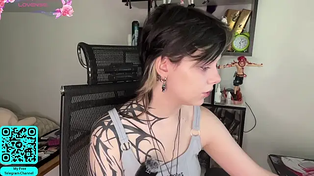 Snapshot of MadalynNosel chatting on 06.12.26 MadalynNosel online show from 06.12.26