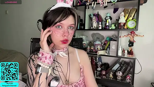 Snapshot of MadalynNosel chatting on 06.17.26 MadalynNosel online show from 06.17.26