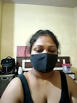 Snapshot of SluttySonam chatting on 04.15.26 SluttySonam online show from 04.15.26