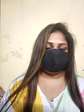 Snapshot of SluttySonam chatting on 04.18.26 SluttySonam online show from 04.18.26
