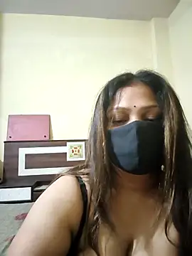Snapshot of SluttySonam chatting on 04.25.26 SluttySonam online show from 04.25.26