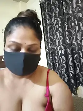 Snapshot of SluttySonam chatting on 04.29.26 SluttySonam online show from 04.29.26