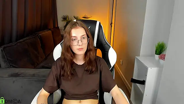 Snapshot of Madeli_nova chatting on 04.06.26 Madeli nova online show from 04.06.26