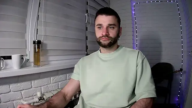 Snapshot of DaddySlava chatting on 04.20.26 DaddySlava online show from 04.20.26