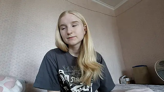Snapshot of ForwentSeat chatting on 04.11.26 ForwentSeat online show from 04.11.26