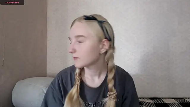 Snapshot of ForwentSeat chatting on 05.05.26 ForwentSeat online show from 05.05.26