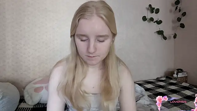 Snapshot of ForwentSeat chatting on 05.06.26 ForwentSeat online show from 05.06.26