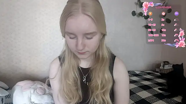 Snapshot of ForwentSeat chatting on 05.08.26 ForwentSeat online show from 05.08.26