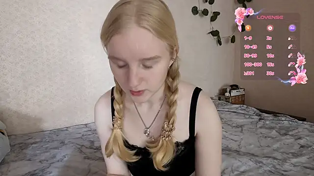 Snapshot of ForwentSeat chatting on 05.15.26 ForwentSeat online show from 05.15.26