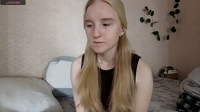 Snapshot of ForwentSeat chatting on 05.18.26 ForwentSeat online show from 05.18.26