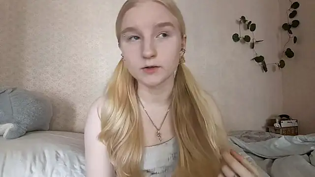 Snapshot of ForwentSeat chatting on 05.19.26 ForwentSeat online show from 05.19.26