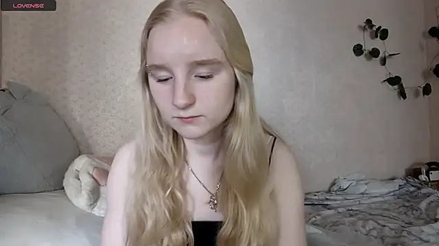 Snapshot of ForwentSeat chatting on 05.20.26 ForwentSeat online show from 05.20.26