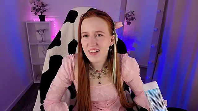 Snapshot of EvaBellea chatting on 04.08.26 EvaBellea online show from 04.08.26