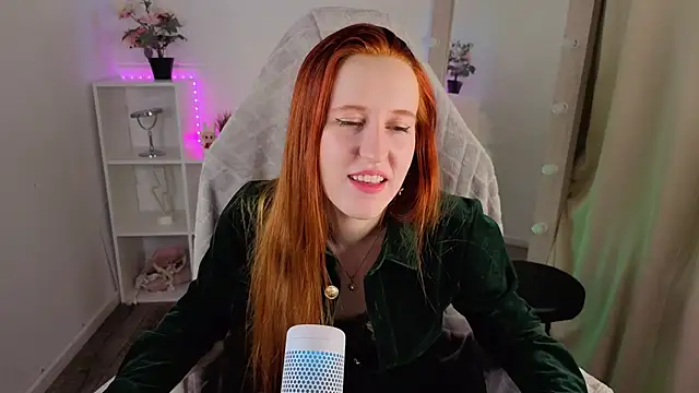 Snapshot of EvaBellea chatting on 04.11.26 EvaBellea online show from 04.11.26