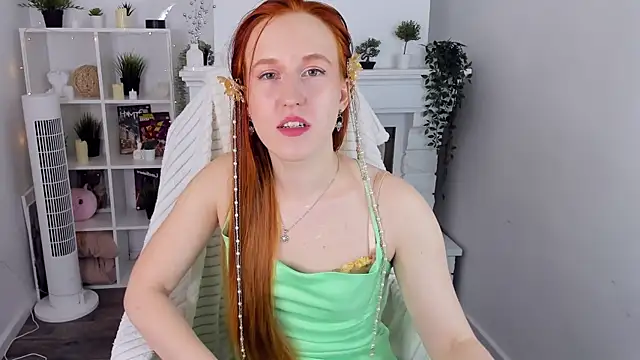 Snapshot of EvaBellea chatting on 04.14.26 EvaBellea online show from 04.14.26