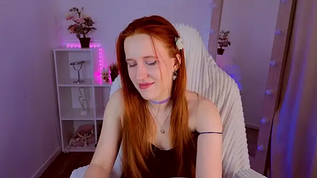 Snapshot of EvaBellea chatting on 04.15.26 EvaBellea online show from 04.15.26