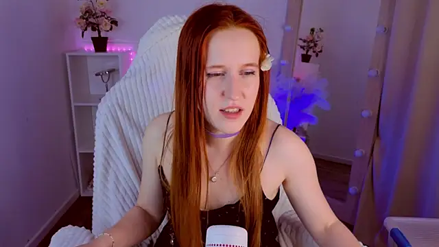 Snapshot of EvaBellea chatting on 04.15.26 EvaBellea online show from 04.15.26
