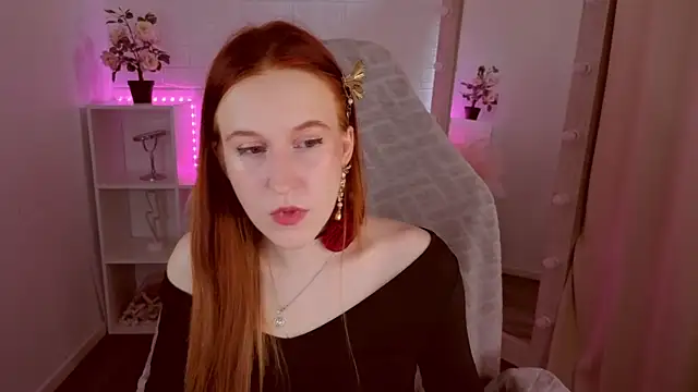 Snapshot of EvaBellea chatting on 04.18.26 EvaBellea online show from 04.18.26