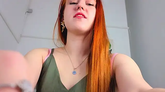 Snapshot of EvaBellea chatting on 04.22.26 EvaBellea online show from 04.22.26