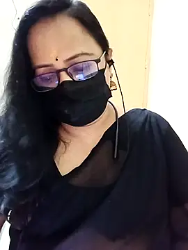 Snapshot of monisha_cam chatting on 04.28.26 monisha cam online show from 04.28.26