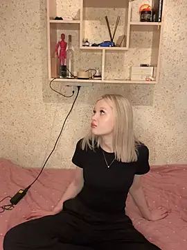 Snapshot of Velunari_ chatting on 04.08.26 Velunari online show from 04.08.26