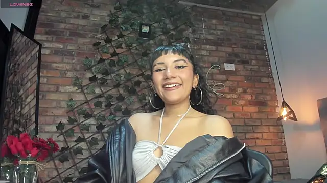 Snapshot of Hanna_Clark__ chatting on 05.15.26 Hanna Clark online show from 05.15.26