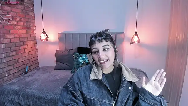 Snapshot of Hanna_Clark__ chatting on 05.19.26 Hanna Clark online show from 05.19.26