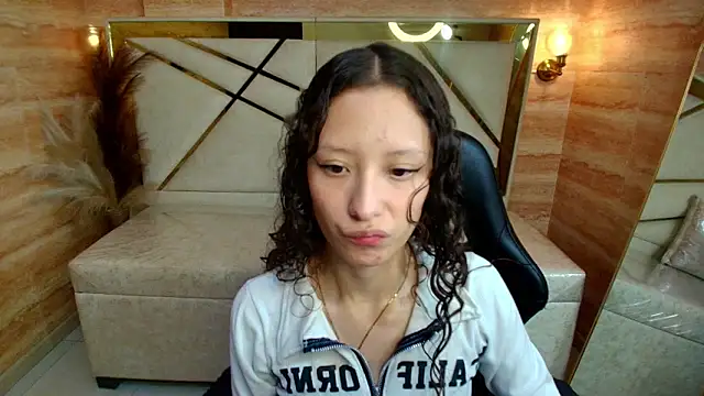 Snapshot of abby__r chatting on 04.30.26 abby r online show from 04.30.26