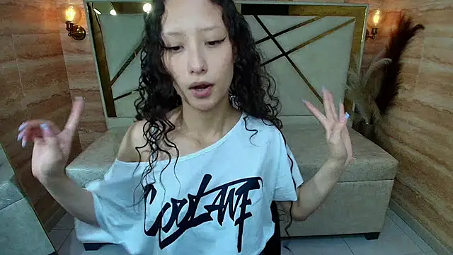 Snapshot of abby__r chatting on 06.25.26 abby r online show from 06.25.26