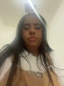 Snapshot of SiennaBel chatting on 04.21.26 SiennaBel online show from 04.21.26