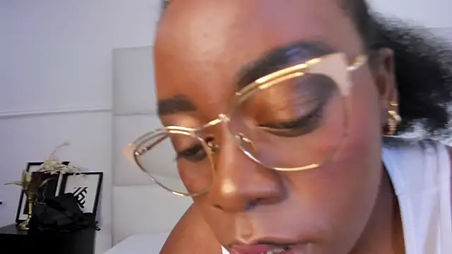 Snapshot of CanelaFlavor chatting on 04.01.26 CanelaFlavor online show from 04.01.26