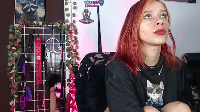 Snapshot of Lexxii_hot_col chatting on 06.18.26 Lexxii hot col online show from 06.18.26