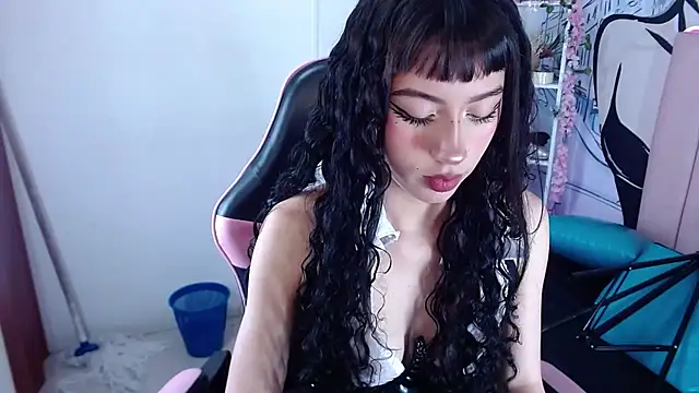 Snapshot of adulce_pinkcm chatting on 05.17.26 adulce pinkcm online show from 05.17.26