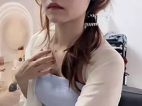 Snapshot of ___Nami___ chatting on 04.21.26 Nami online show from 04.21.26
