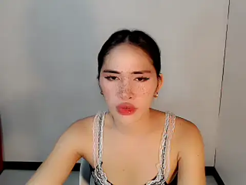 Snapshot of urasiankylie chatting on 04.25.26 urasiankylie online show from 04.25.26
